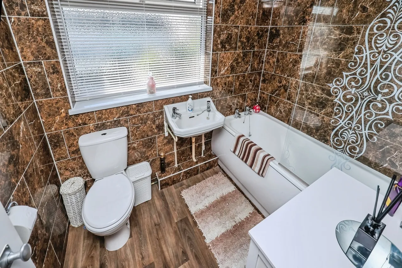 Listowel Crescent, Clifton, Nottingham, NG11, photo 4