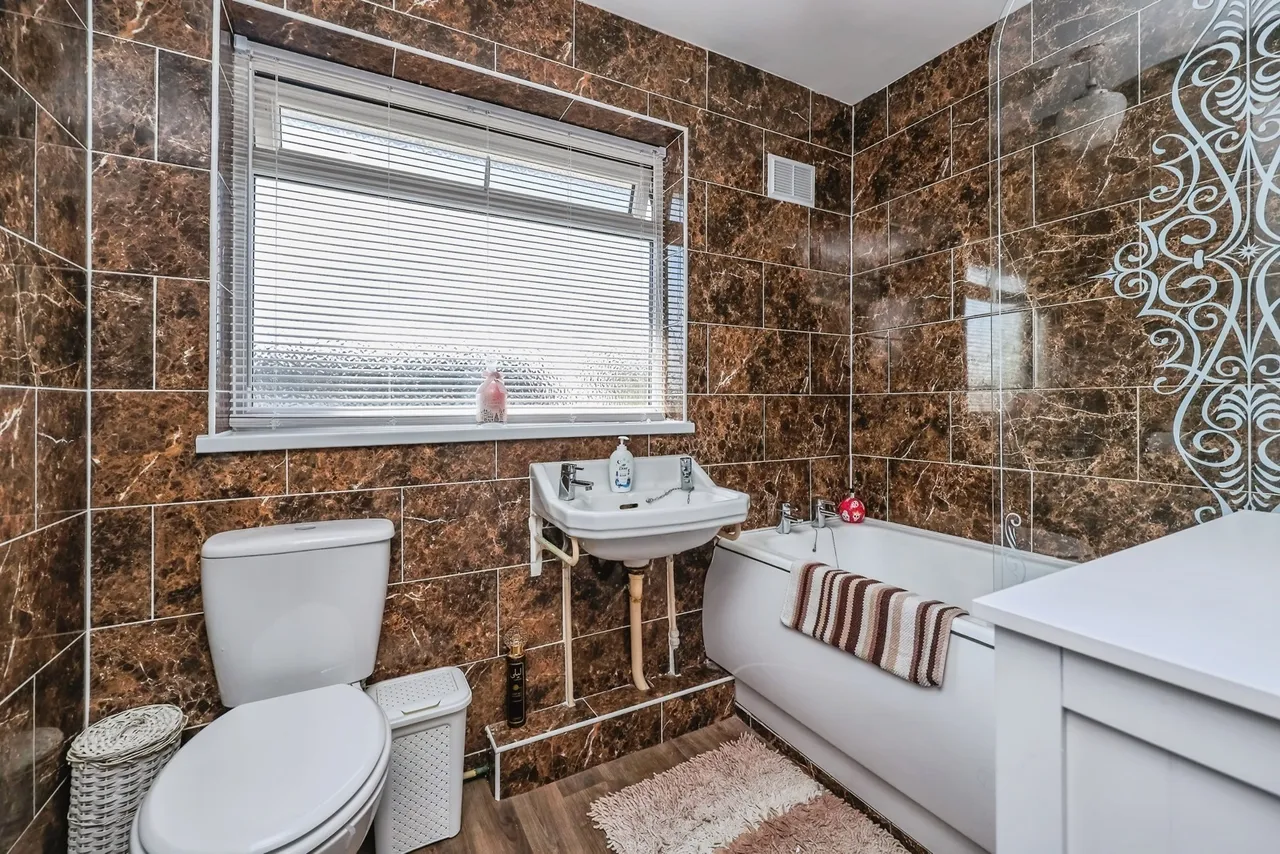 Listowel Crescent, Clifton, Nottingham, NG11, photo 17