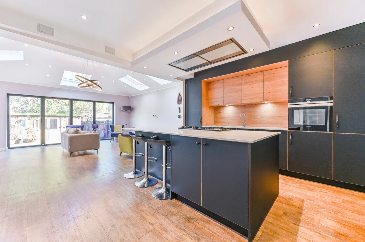 64 Marina Avenue, New Malden, photo 3