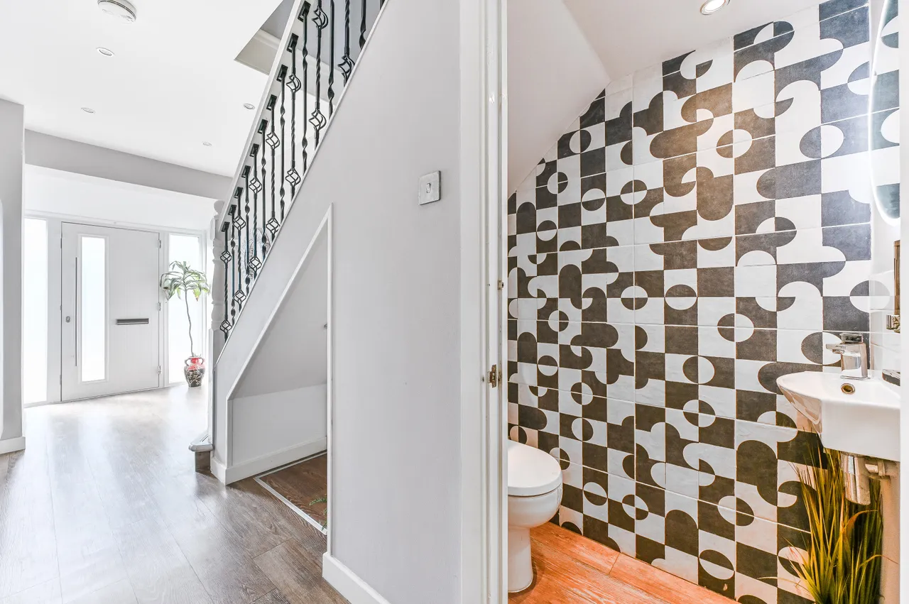 64 Marina Avenue, New Malden, photo 10