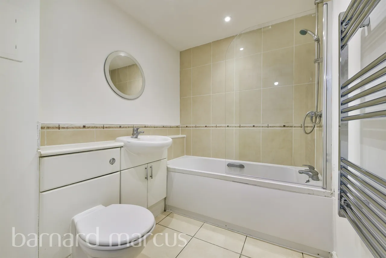 Bedfont Lane, Feltham, photo 9