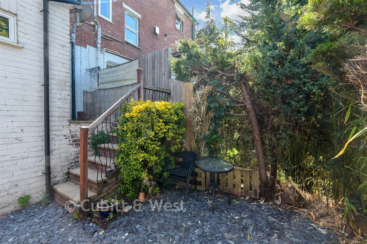 Farningham Road, Caterham, CR3, photo 8
