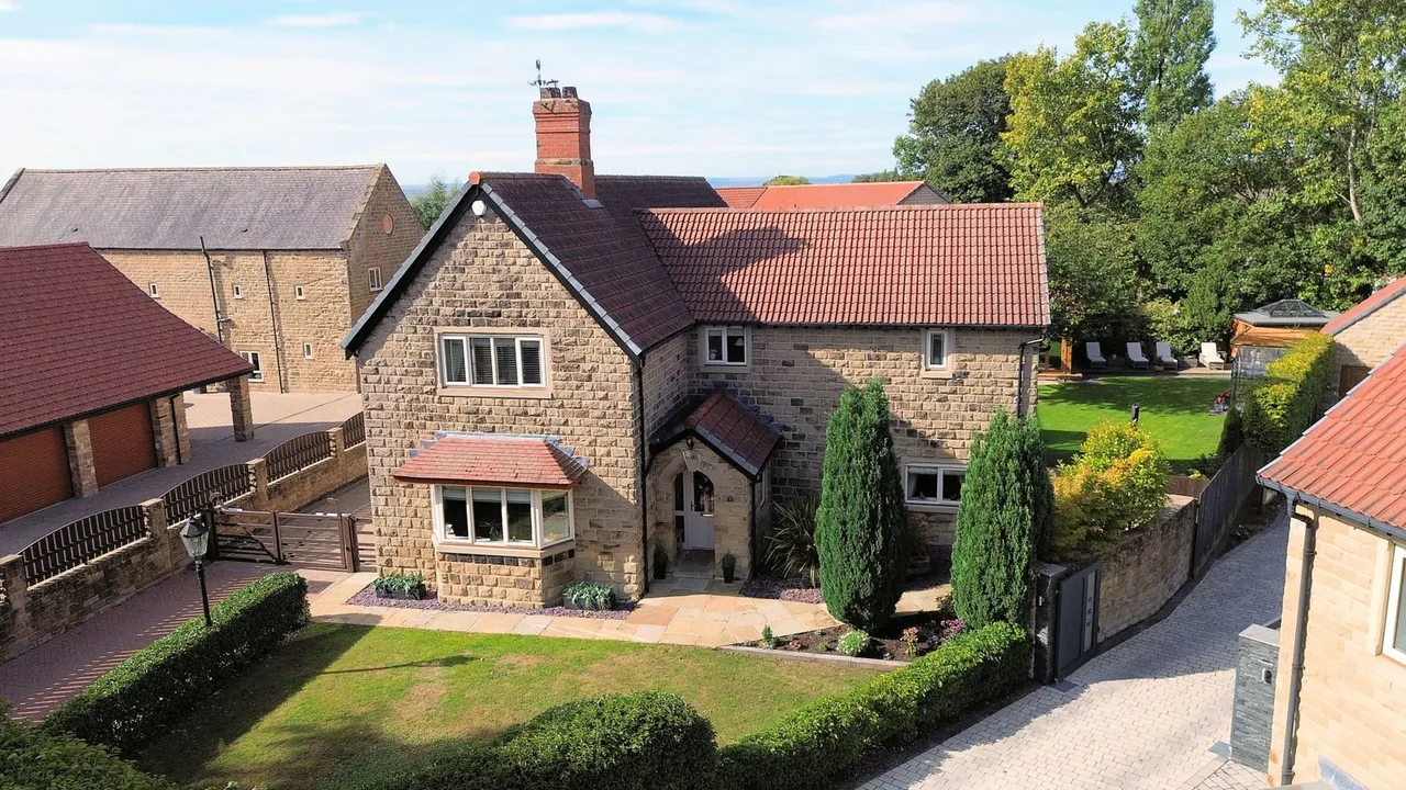 Aldam Chase, Wickersley, S66, photo 43