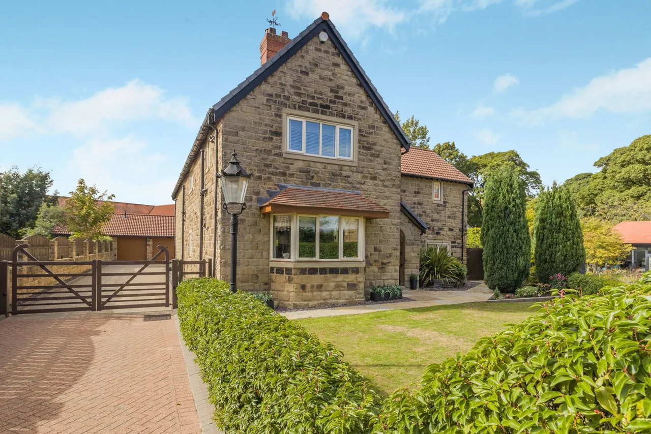 Aldam Chase, Wickersley, S66, photo 4