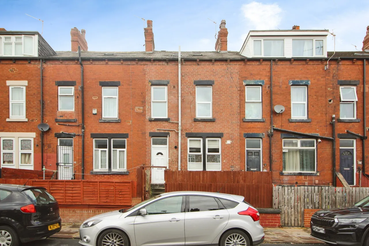 2 bed house for sale — Woodview Road, Leeds