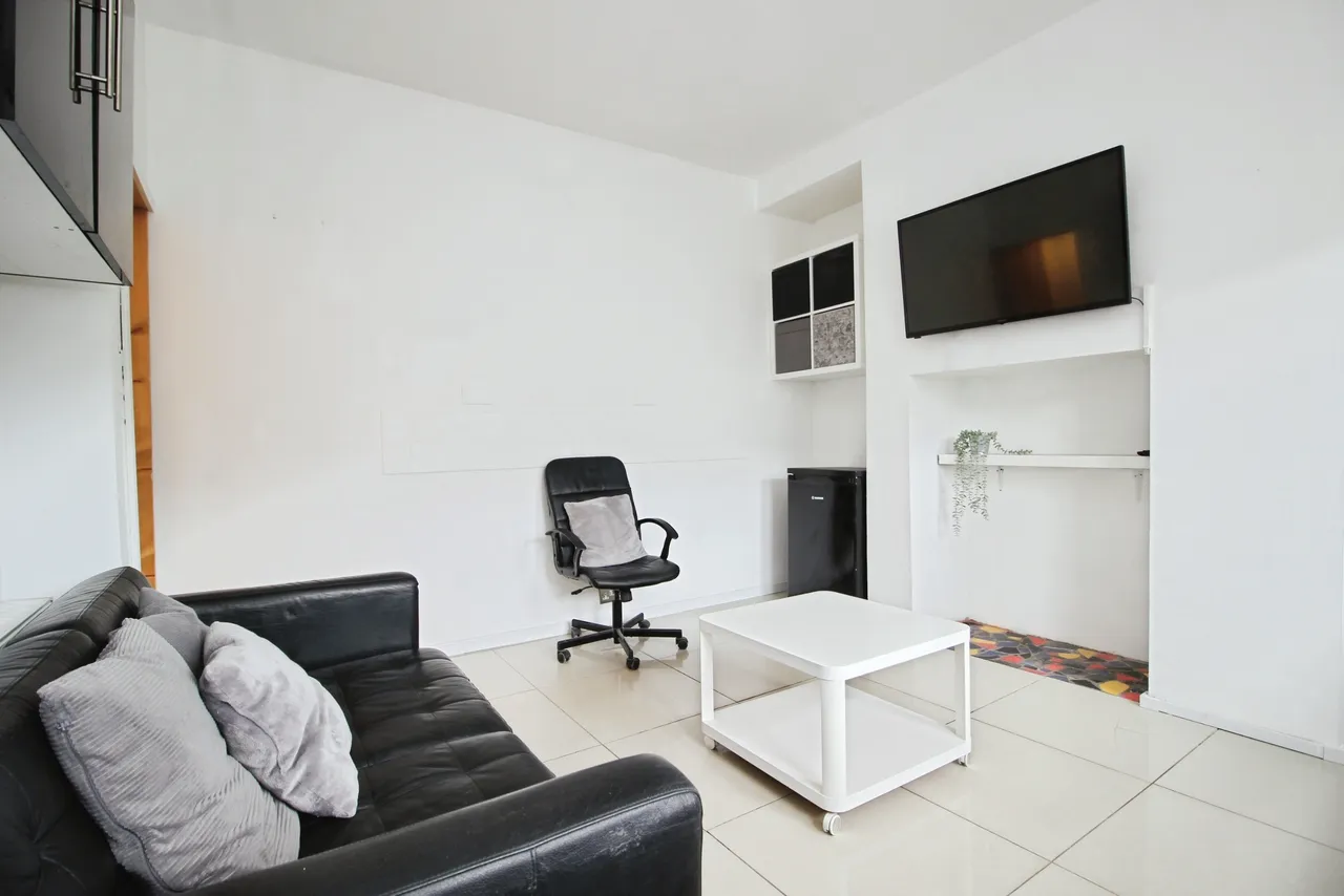 Woodview Road, Leeds, photo 6