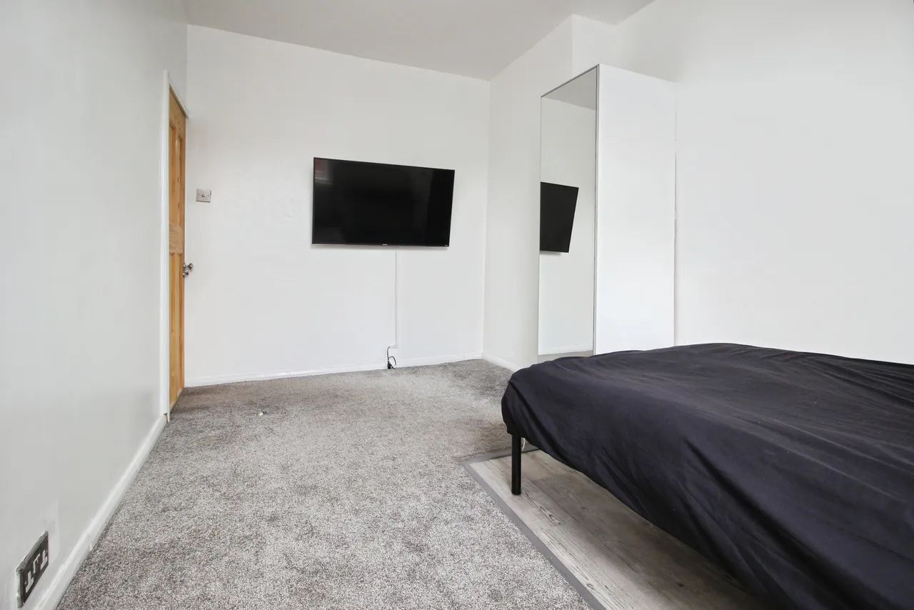 Woodview Road, Leeds, photo 10
