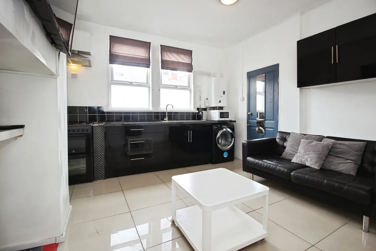 Woodview Road, Leeds, photo 4