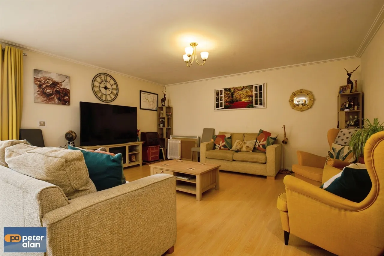 Lynton Court CARDIFF, CF10, photo 2