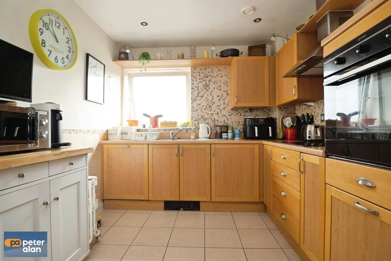 Lynton Court CARDIFF, CF10, photo 4