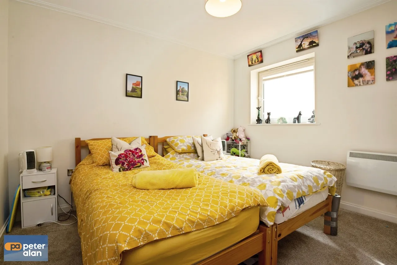 Lynton Court CARDIFF, CF10, photo 5