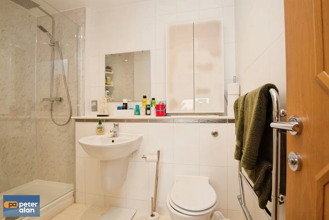 Lynton Court CARDIFF, CF10, photo 9