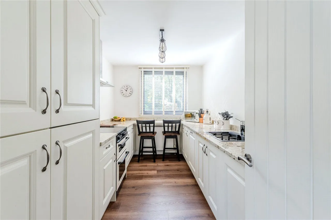 Lake View Court, Roundhay, LS8, photo 4
