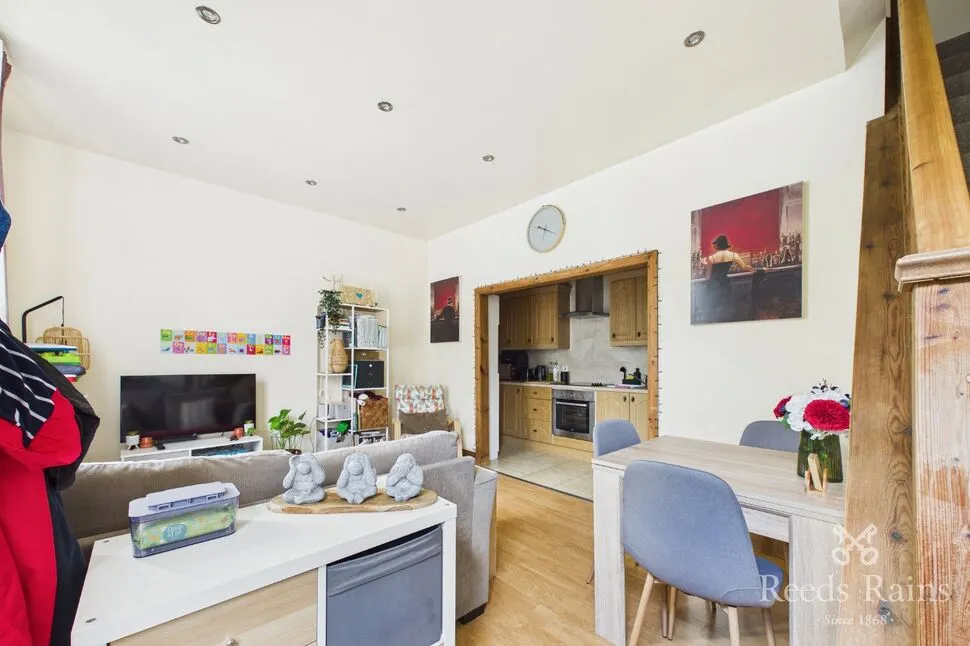 Bradford Road, Batley, West Yorkshire, WF17, photo 3