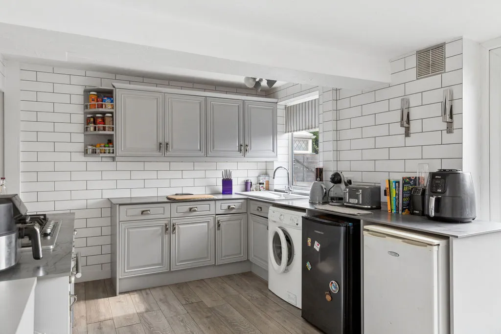 Newfield Gardens, Marlow SL7 1JS, photo 2