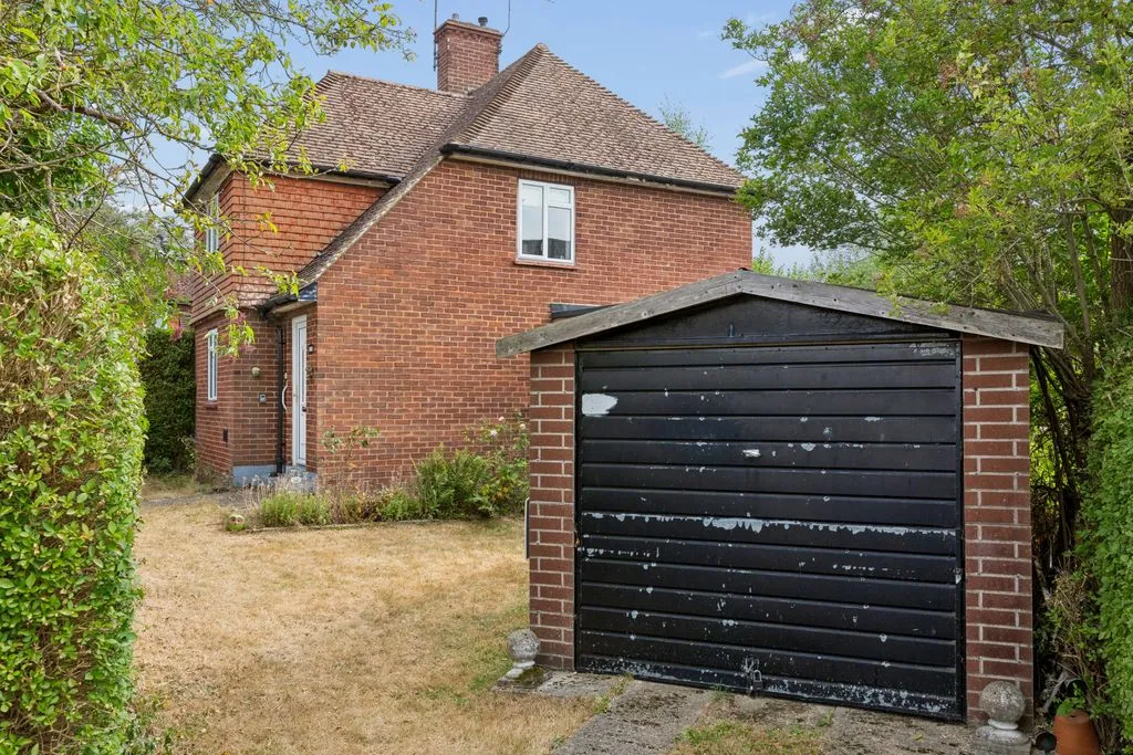 Newfield Gardens, Marlow SL7 1JS, photo 13