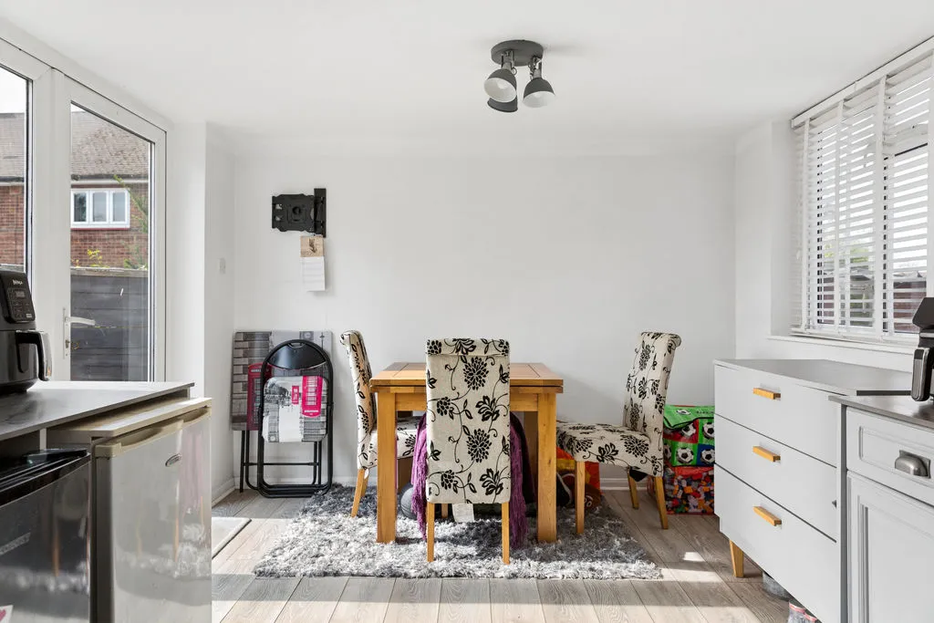 Newfield Gardens, Marlow SL7 1JS, photo 7