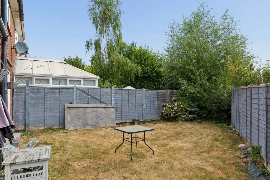 Newfield Gardens, Marlow SL7 1JS, photo 14