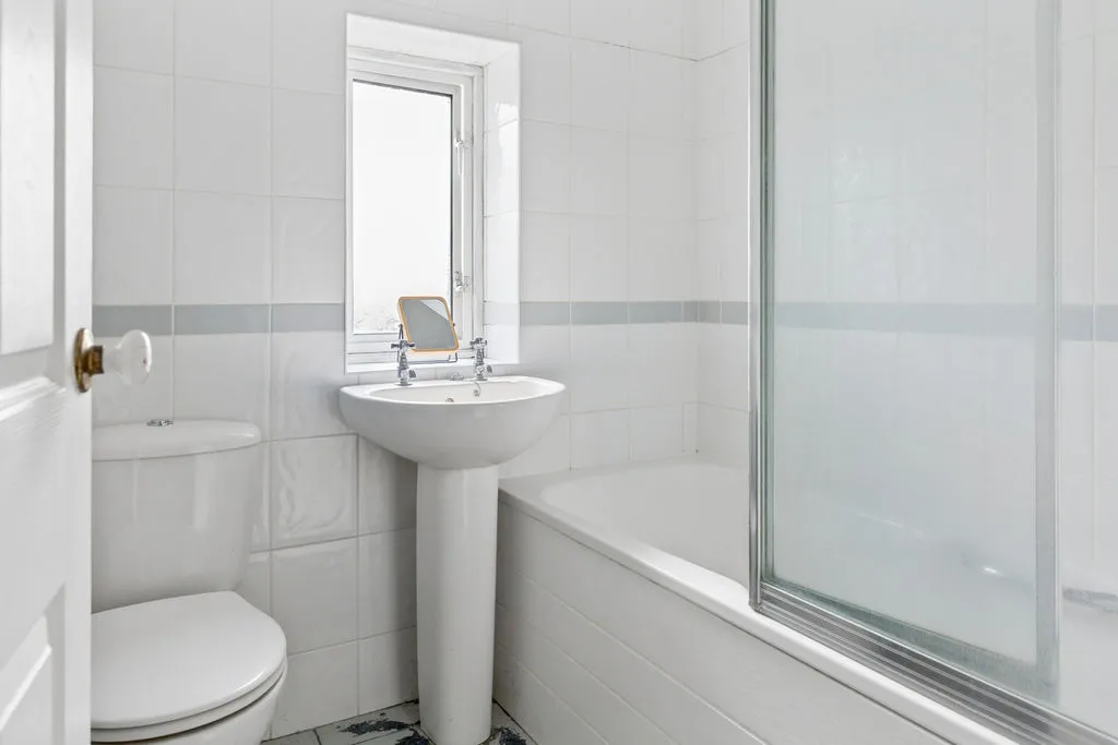 Newfield Gardens, Marlow SL7 1JS, photo 10