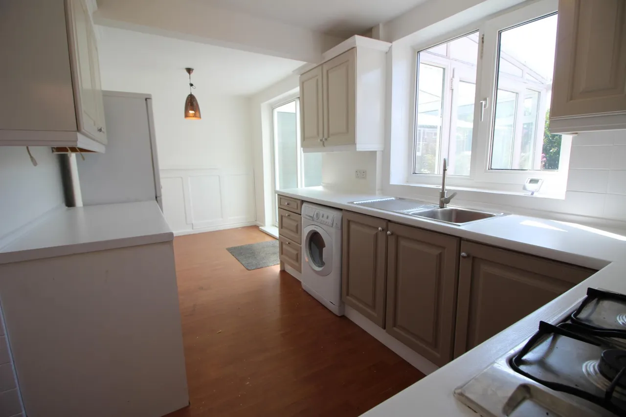 Fieldhead Avenue, Bury, BL8, photo 5