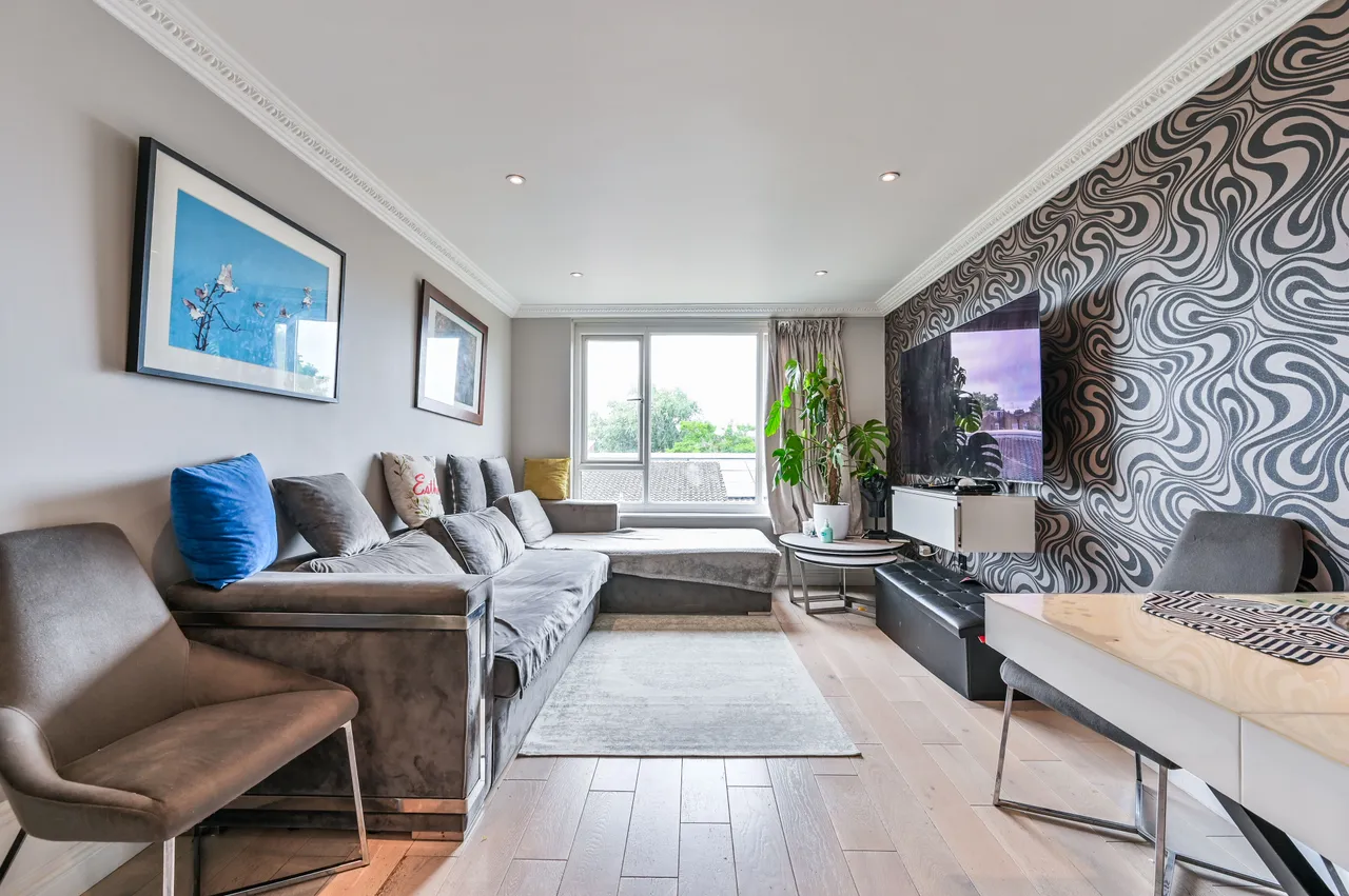 1 bed flat for sale — 27 Centurion Close, London