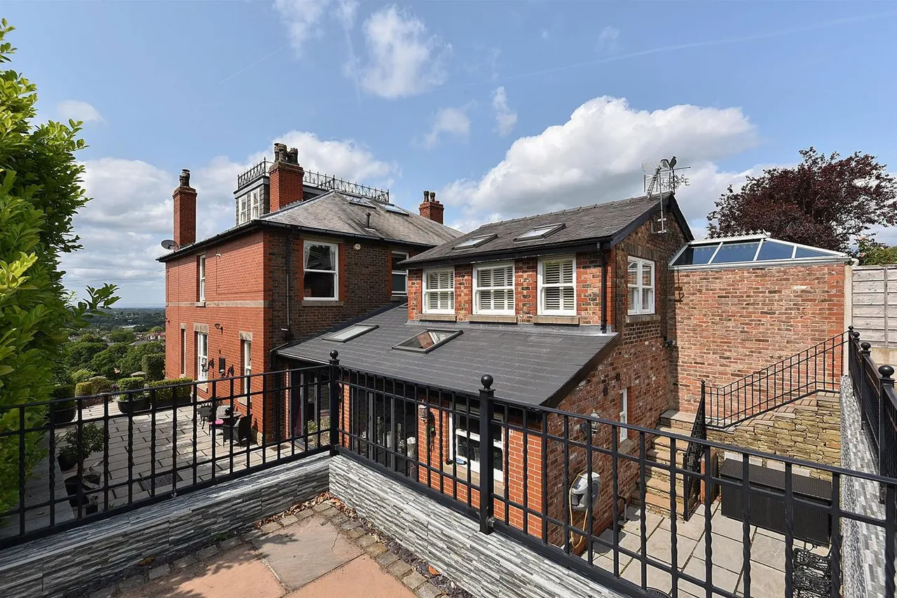 5 bed property for sale — Blakelow Road, Macclesfield