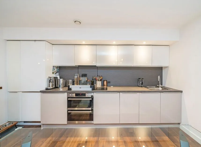 Baltic Avenue, Brentford, TW8, photo 5