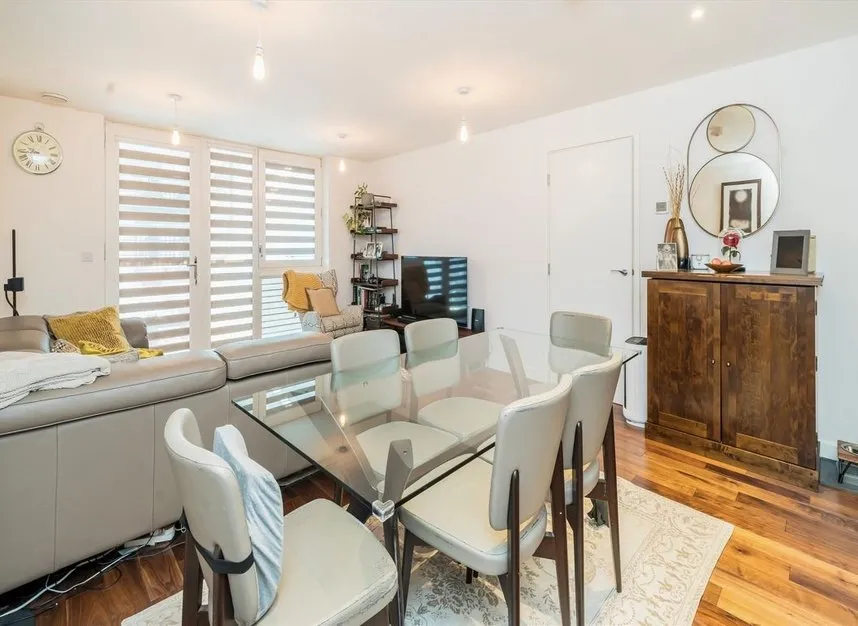 Baltic Avenue, Brentford, TW8, photo 3