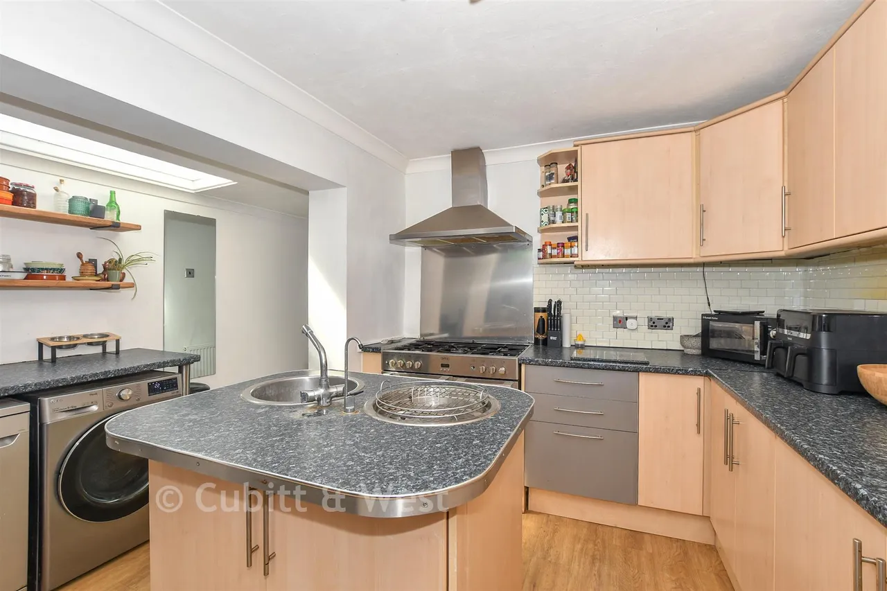 Whitworth Road, Copnor, PO2, photo 3