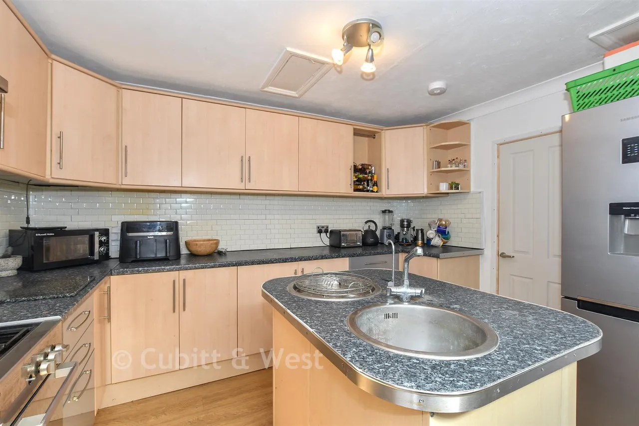 Whitworth Road, Copnor, PO2, photo 6