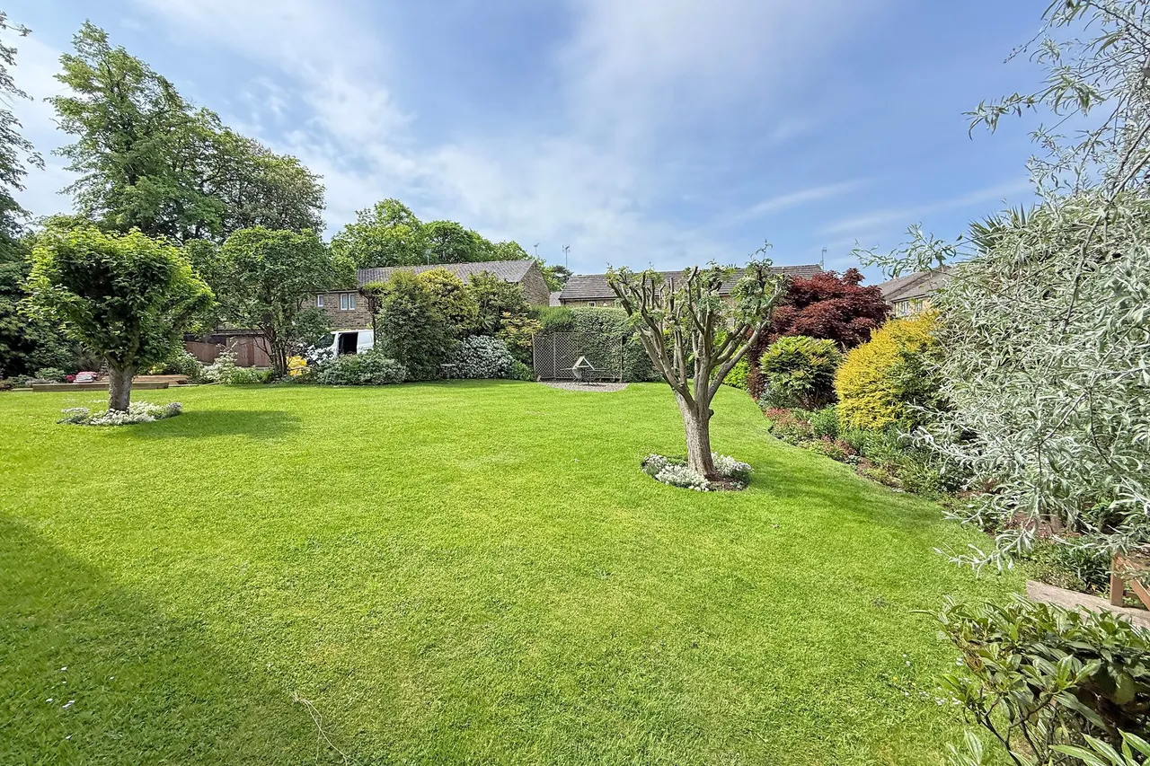 Ashdale Court Harlow Manor Park, Harrogate, HG2, photo 2