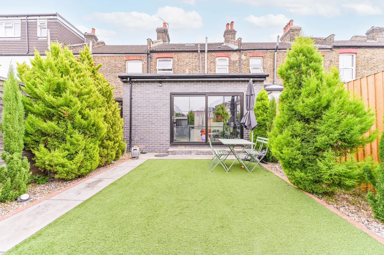 73 Estcourt Road, London, photo 11
