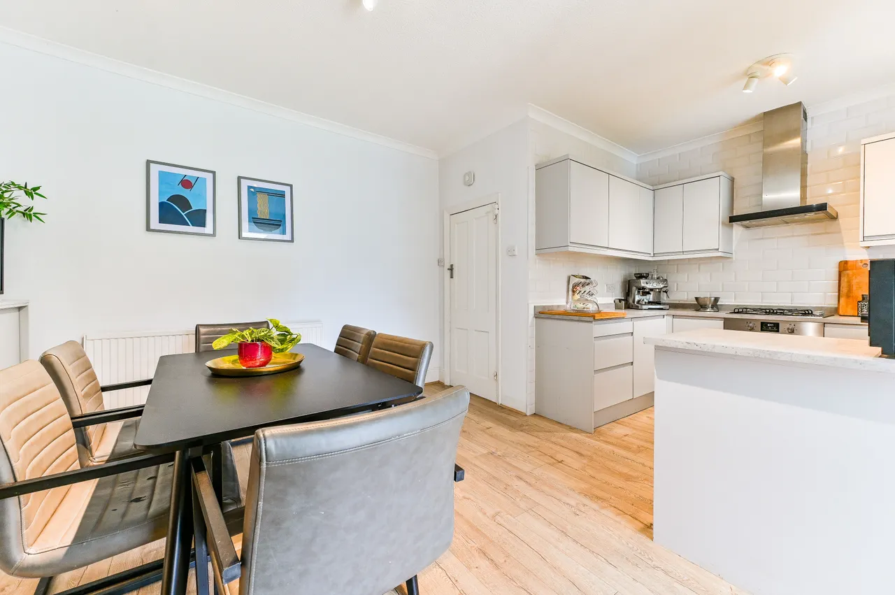 73 Estcourt Road, London, photo 6