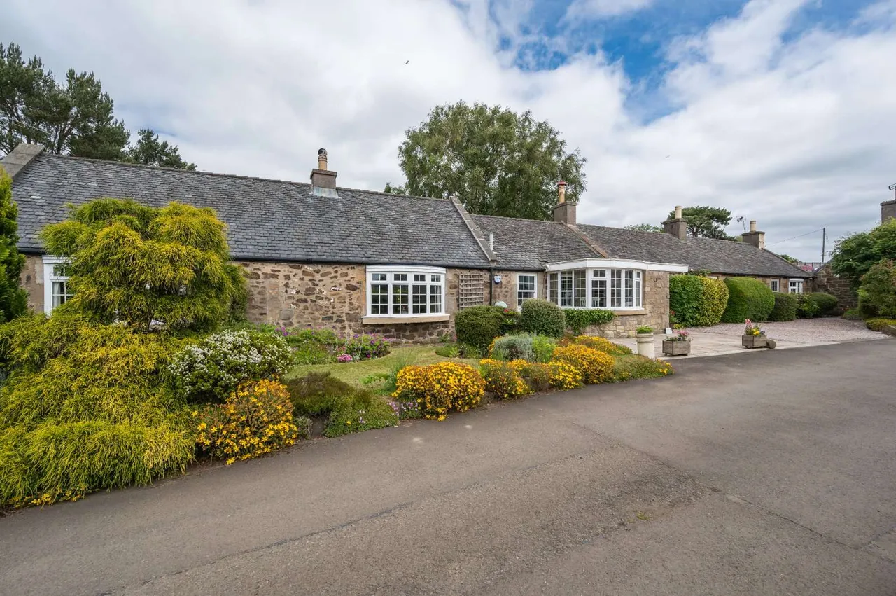 Bonnington, Wilkieston, Nr Ratho, EH27 8BB, photo 3