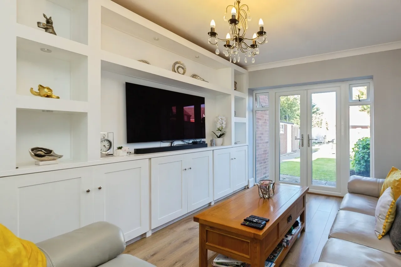 Mandeville Road, Aylesbury, Buckinghamshire, HP21, photo 3