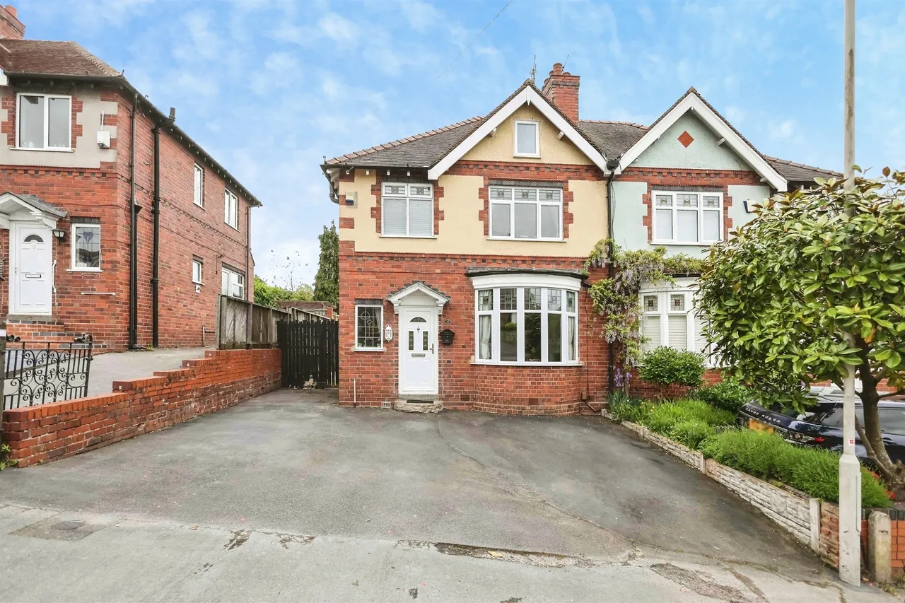4 bed house for sale, Perrins Lane, Wollescote, DY9