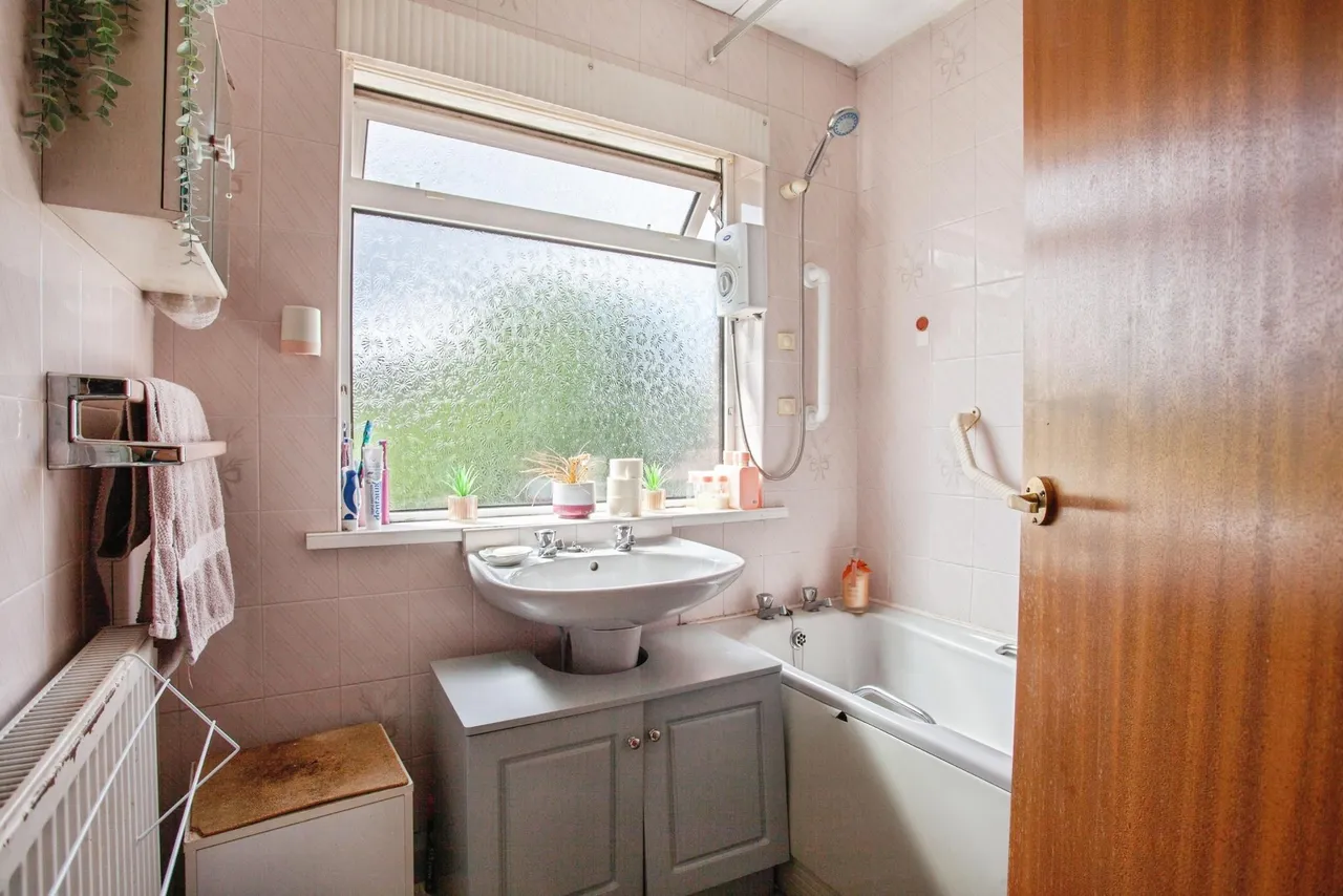 Rocher Close, Grenoside, S35, photo 13