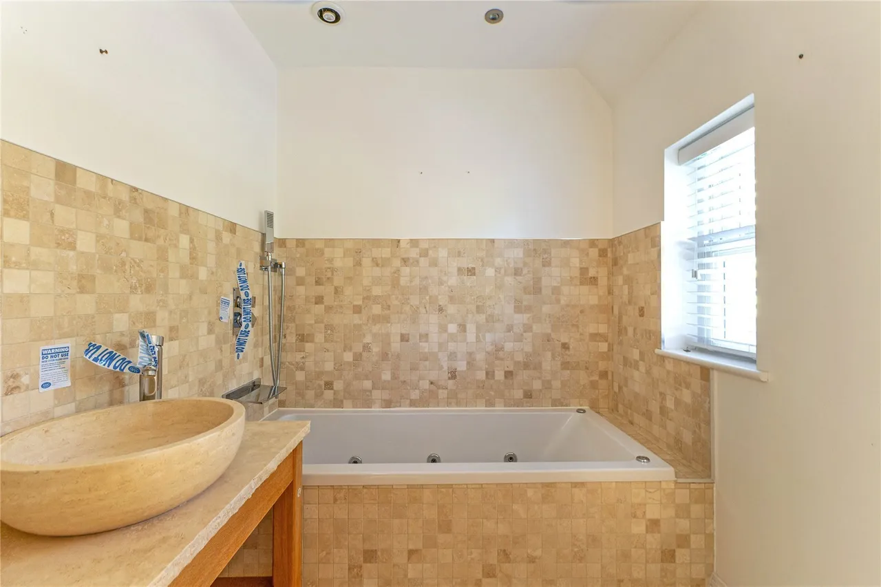 Lower Pennington Lane, Pennington, SO41, photo 13