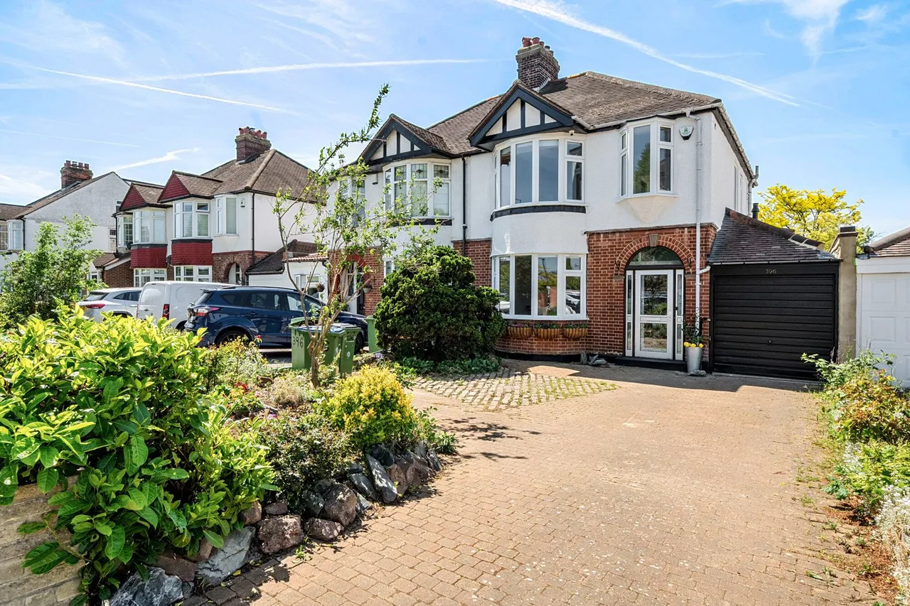 3 bed house for sale — Green Lane, SE9