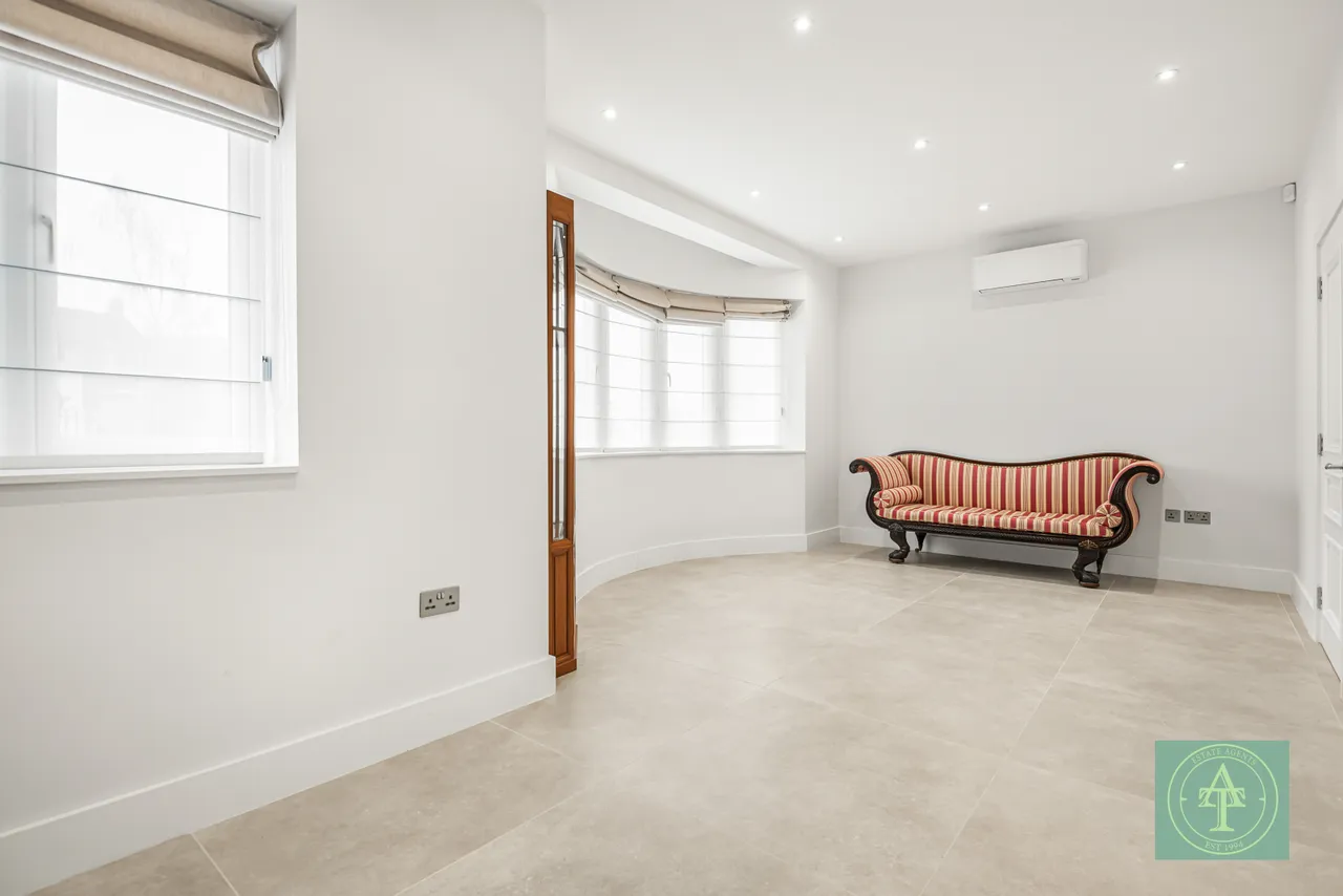 Willenhall Avenue, New Barnet, Hertfordshire, EN5, photo 15