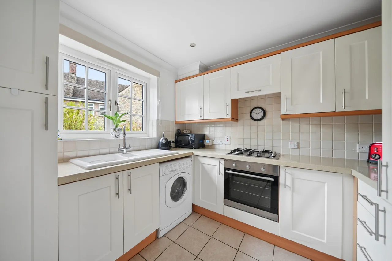 Swan Court, Witney, OX28, photo 3