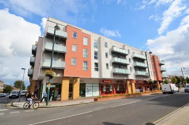 2 bed flat to rent — Fairfield Road, Yiewsley, West Drayton