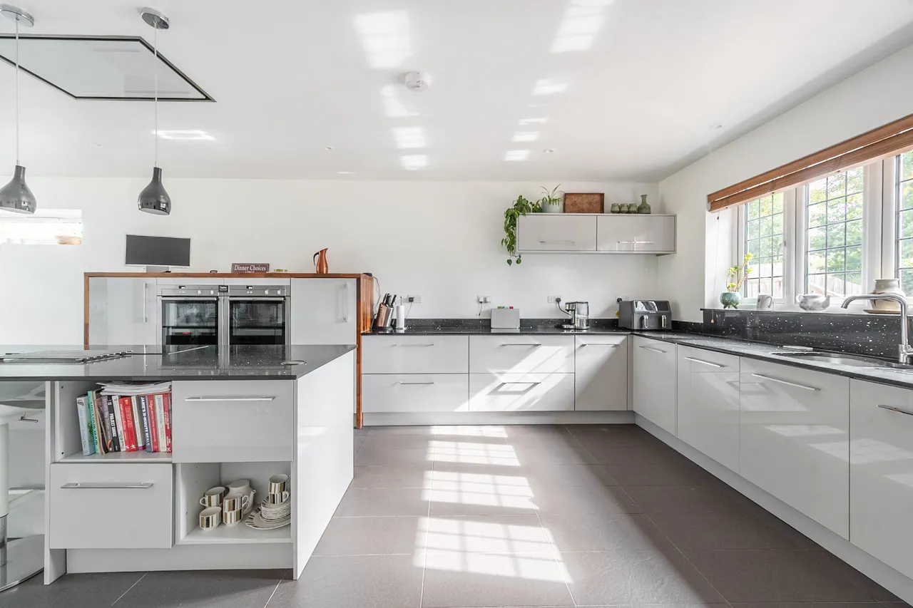 Inwood, Grange Road, Bushey, photo 10