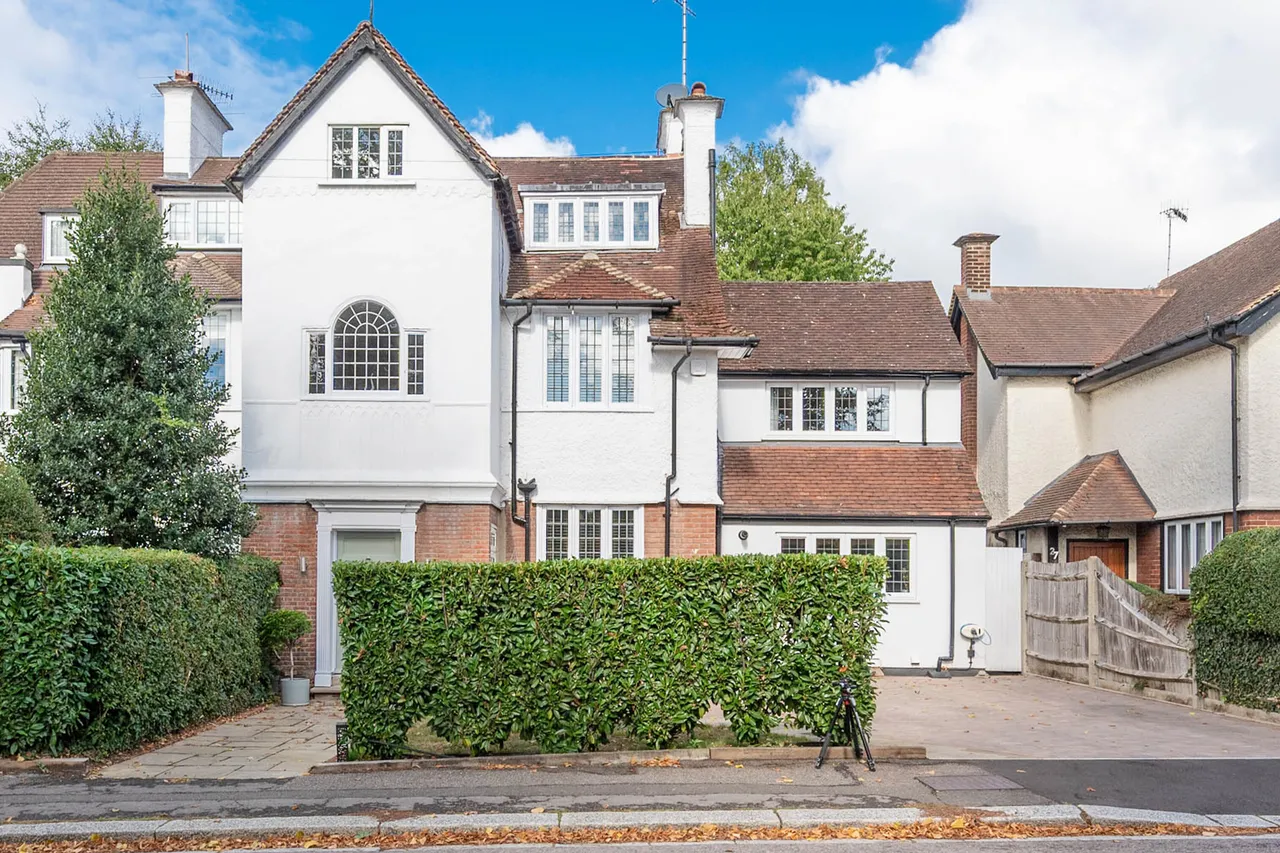 4 bed house for sale — Inwood, Grange Road, Bushey