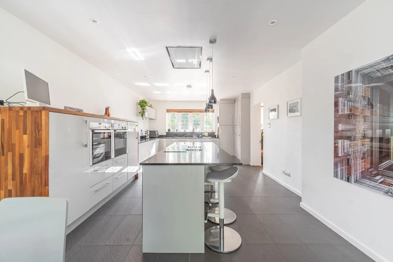 Inwood, Grange Road, Bushey, photo 9