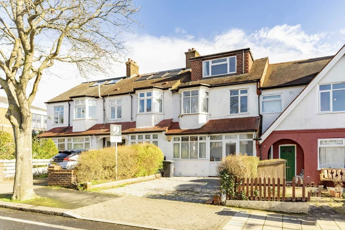 4 bed property for sale, Leithcote Gardens, SW16