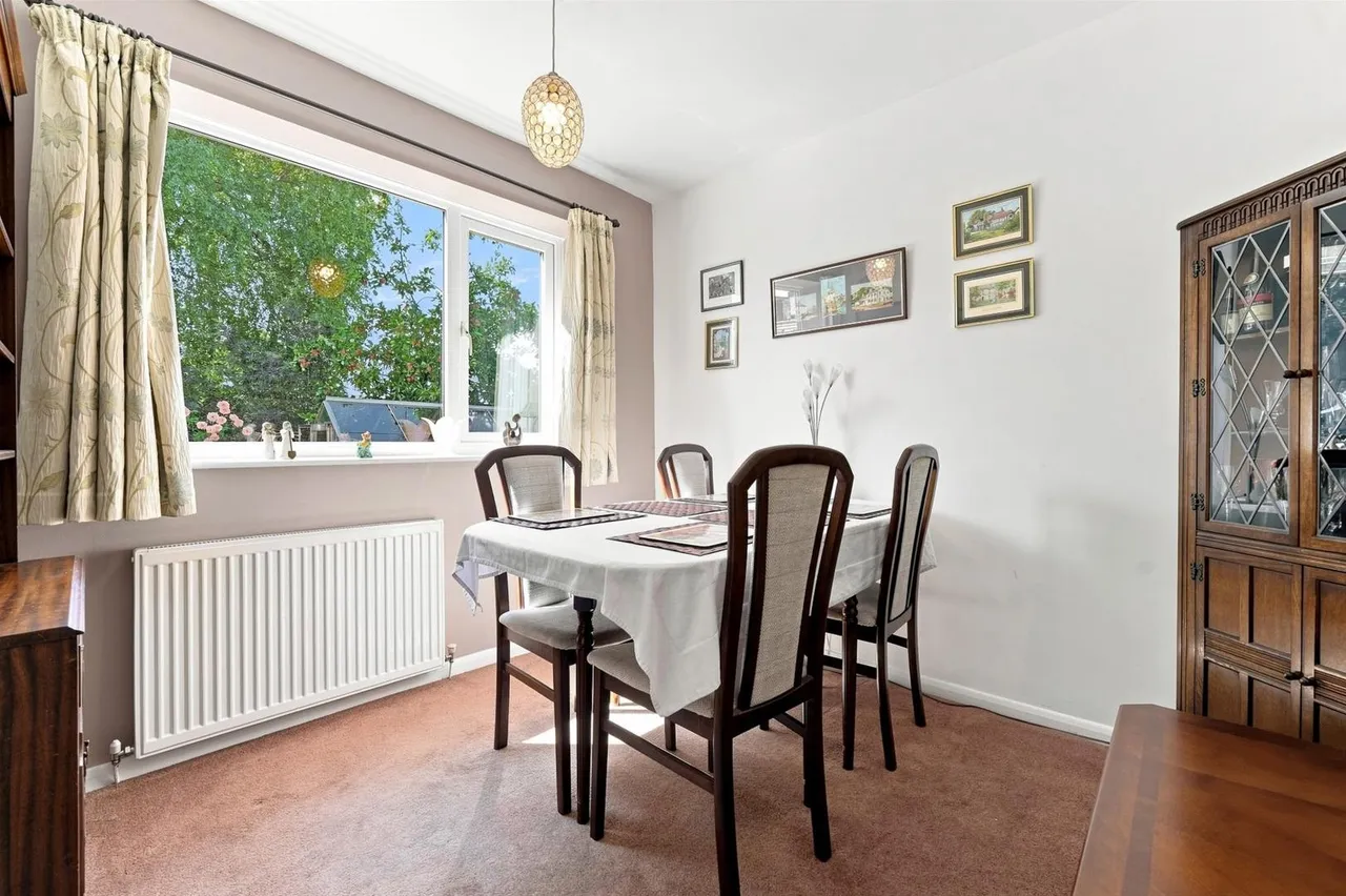 Cedarway, Bollington, photo 8