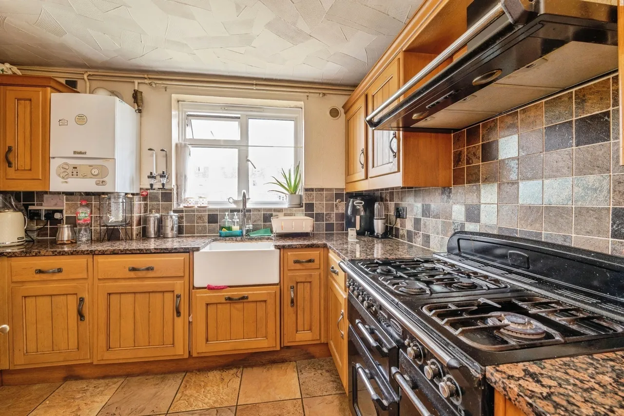 Canfield Road, RAINHAM, Essex, RM13, photo 3