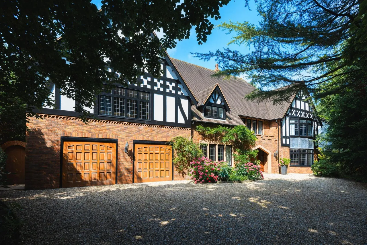 5 bed house for sale, Shireburn Road, Formby, L37