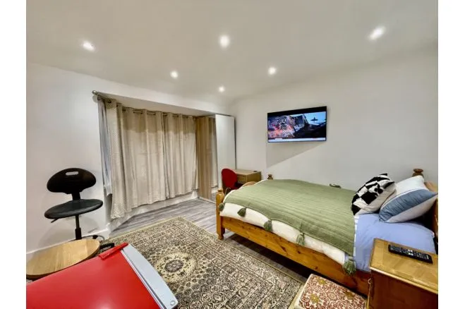 Whitton Avenue West, Greenford, UB6, photo 14
